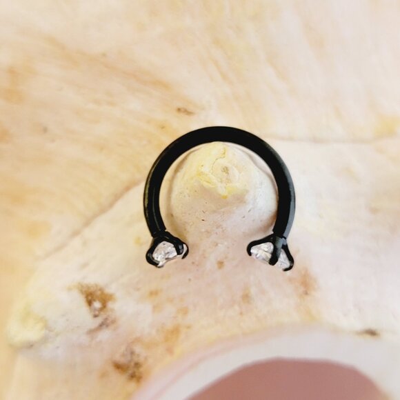 16G Black horseshoe plated stainless steel with clear CZ gems prong set NWT - Picture 4 of 6